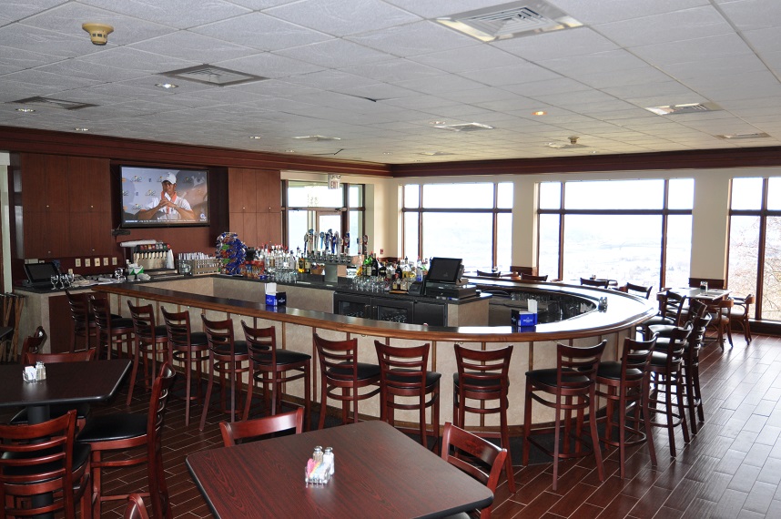 Asti's Italian Steakhouse bar and lounge at Grand View Golf Club