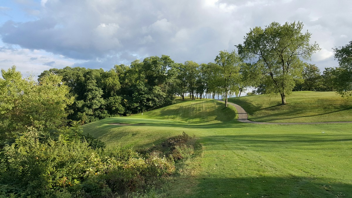 Grand View Golf Club — green and hillside